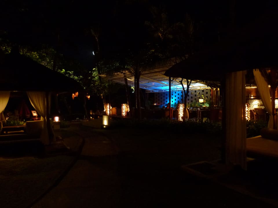 Schöne Atmosphäre an der Strandbar The Laguna A Luxury Collection Resort & Spa