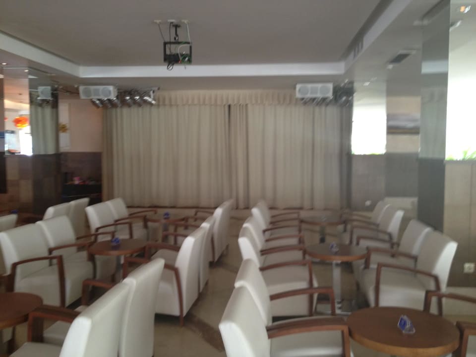 Showbühne (innen) Zafiro Tropic