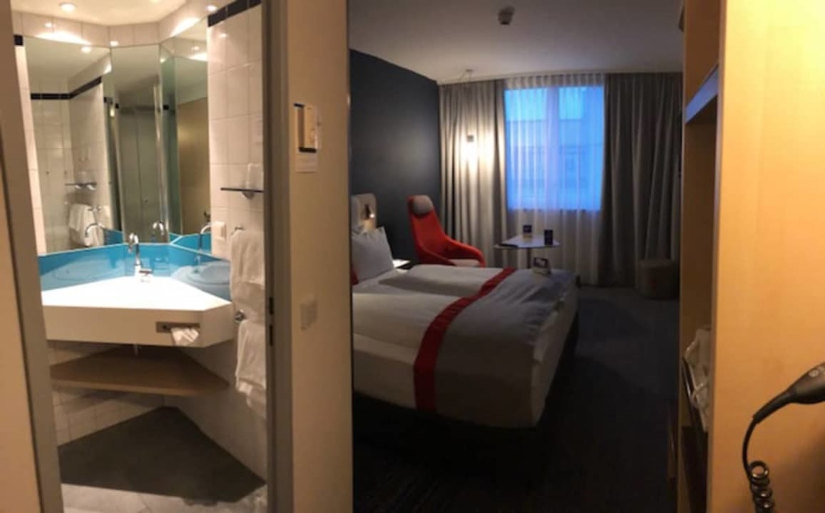 Łazieneczka w przedsionku Holiday Inn Express Berlin City Center