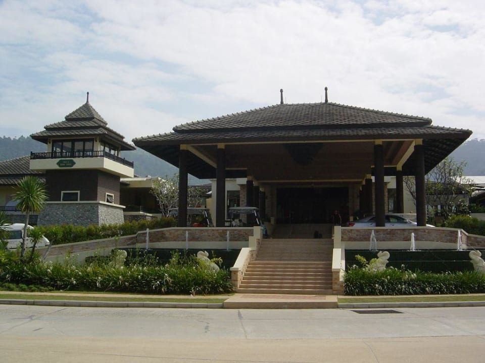 Eingang zur Lobby im Lagoon Wing Seaview Khao Lak Resort