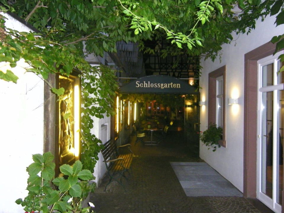 Der schöne Innenhof des Hotels Breuers Rüdesheimer Schloss