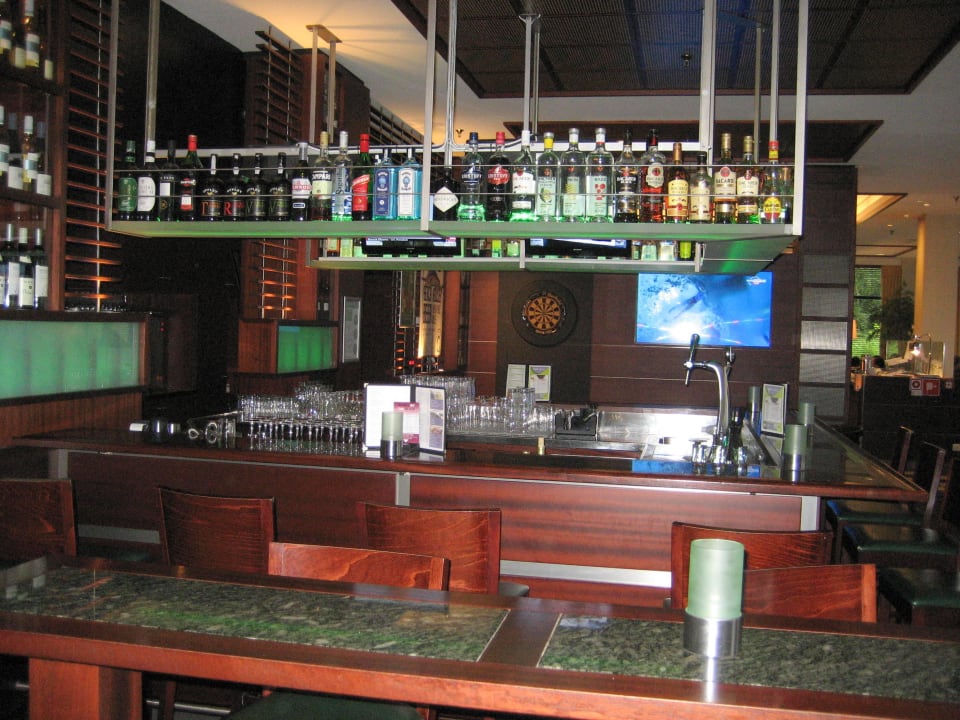 Die Bar im Eingangsbereich Hotel Courtyard by Marriott Amsterdam Airport