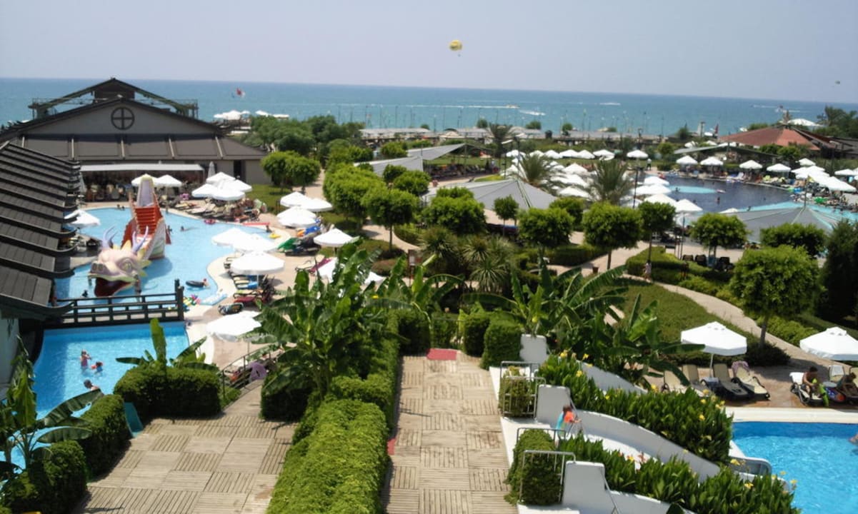 Uitzicht vanop de glijbanen Limak Lara Deluxe Hotel & Resort