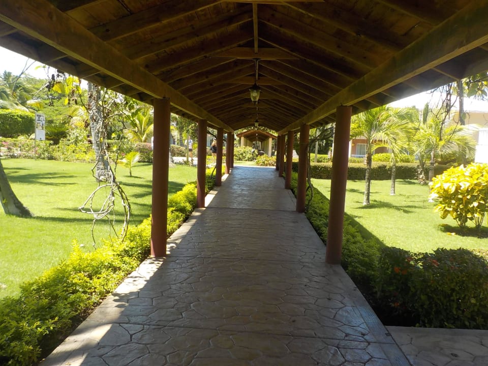 Weg am Haus C Grand Sirenis Punta Cana Resort & Aquagames