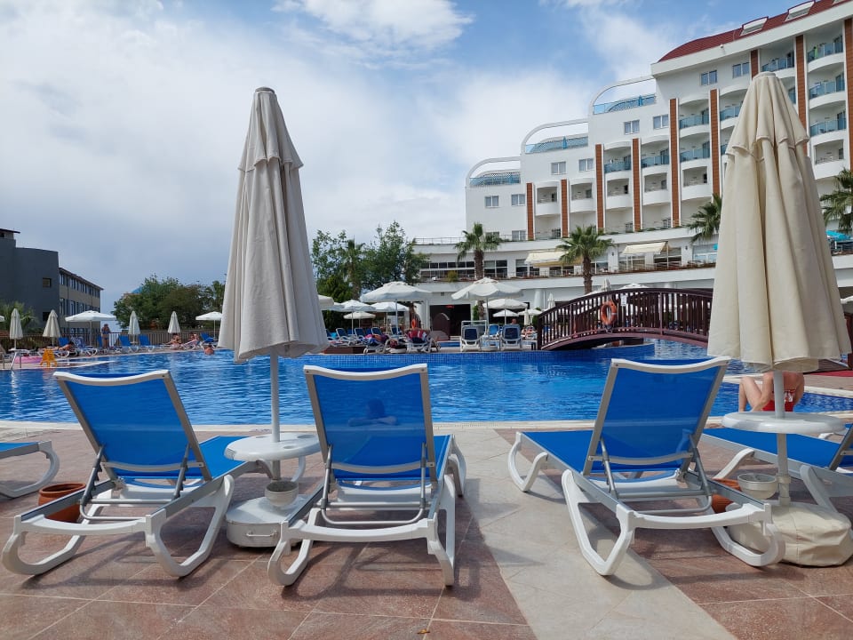 Pool Side Prenses Resort & Spa