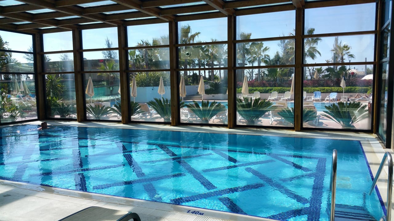 Hallenbad mit schönem Ausblick Sentido Trendy Verbena Beach