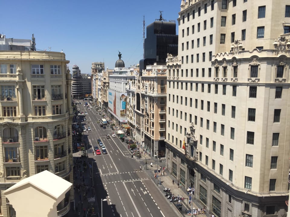 Blick vom Dach auf die Gran Via NH Collection Madrid Gran Vía