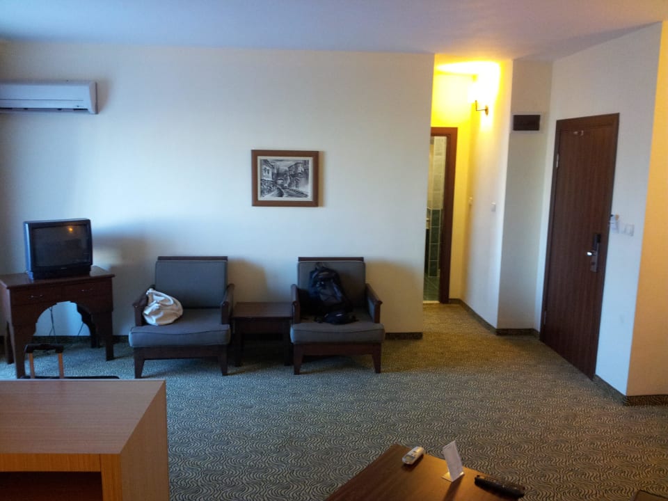 Wohnbereich der Suite Hotel Royal Garden Beach