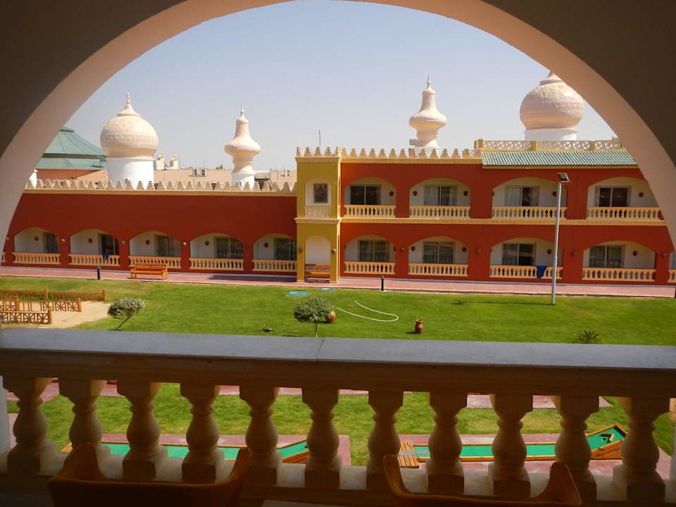 Blick zu Block 800 Pickalbatros Alf Leila Wa Leila Resort - Neverland Hurghada