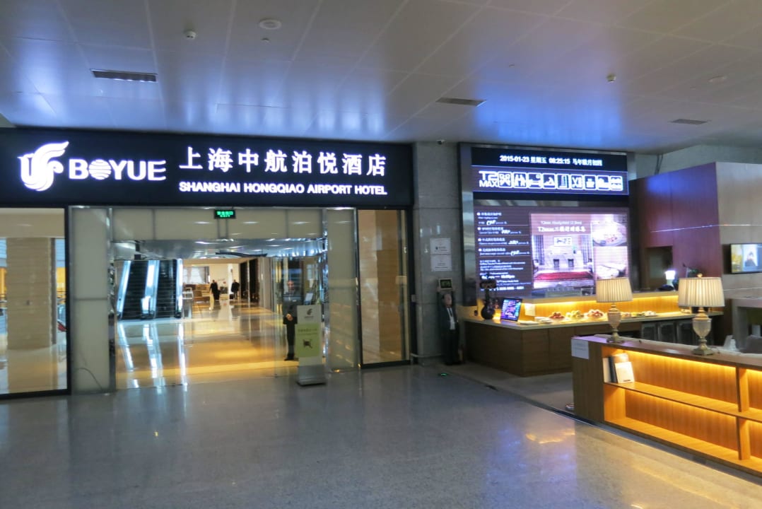 Hotel Eingang vom Terminal 2 Shanghai Hongqiao Airport Hotel - Air China