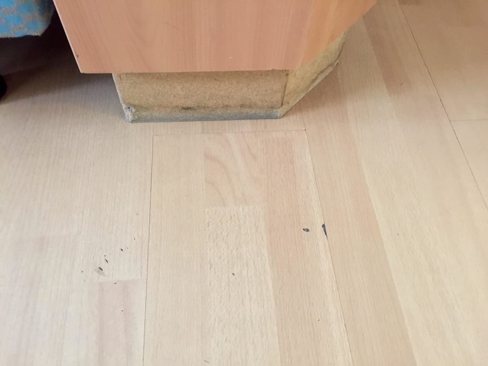 Leisten und Laminat kaputt Abalon Hotel ideal