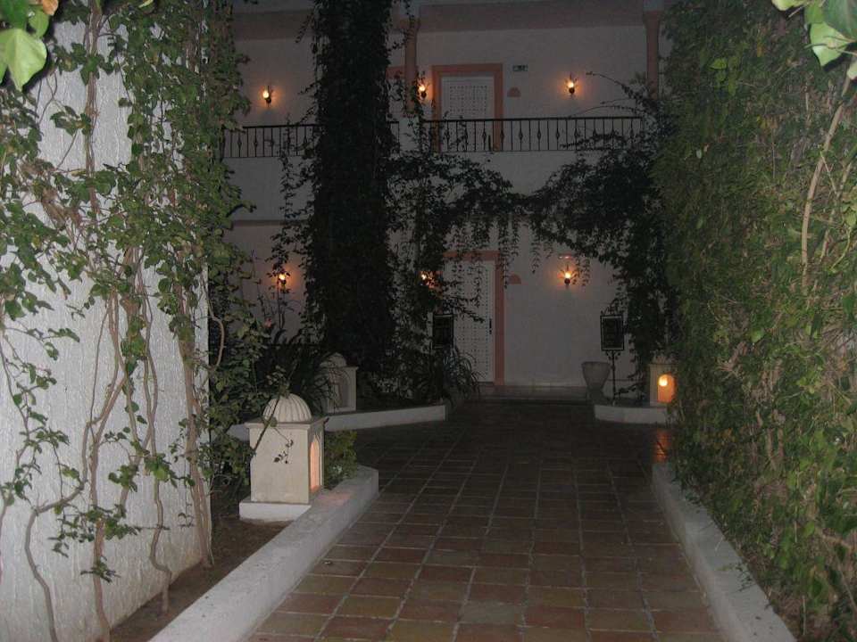 Innenhof Hotel Nesrine