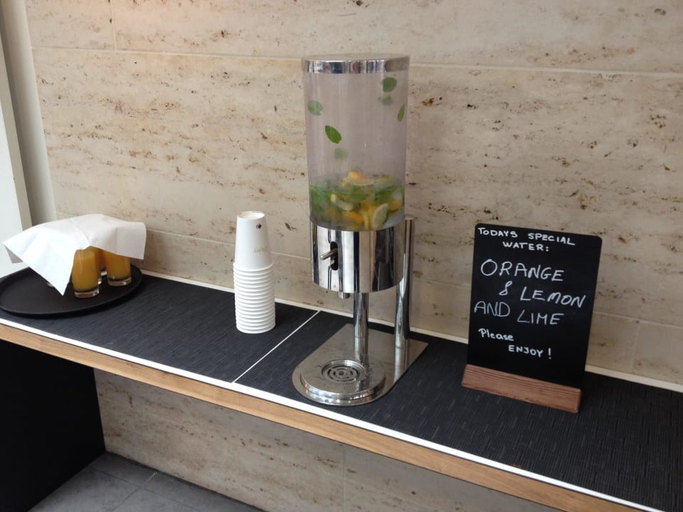 Kostenlose Erfrischung in der Lobby DoubleTree by Hilton Hotel London - Tower of London