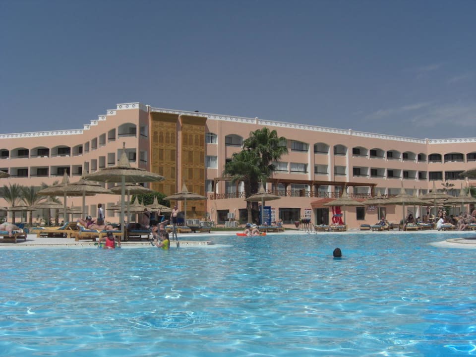 Pool und Hotel Beach Albatros Resort