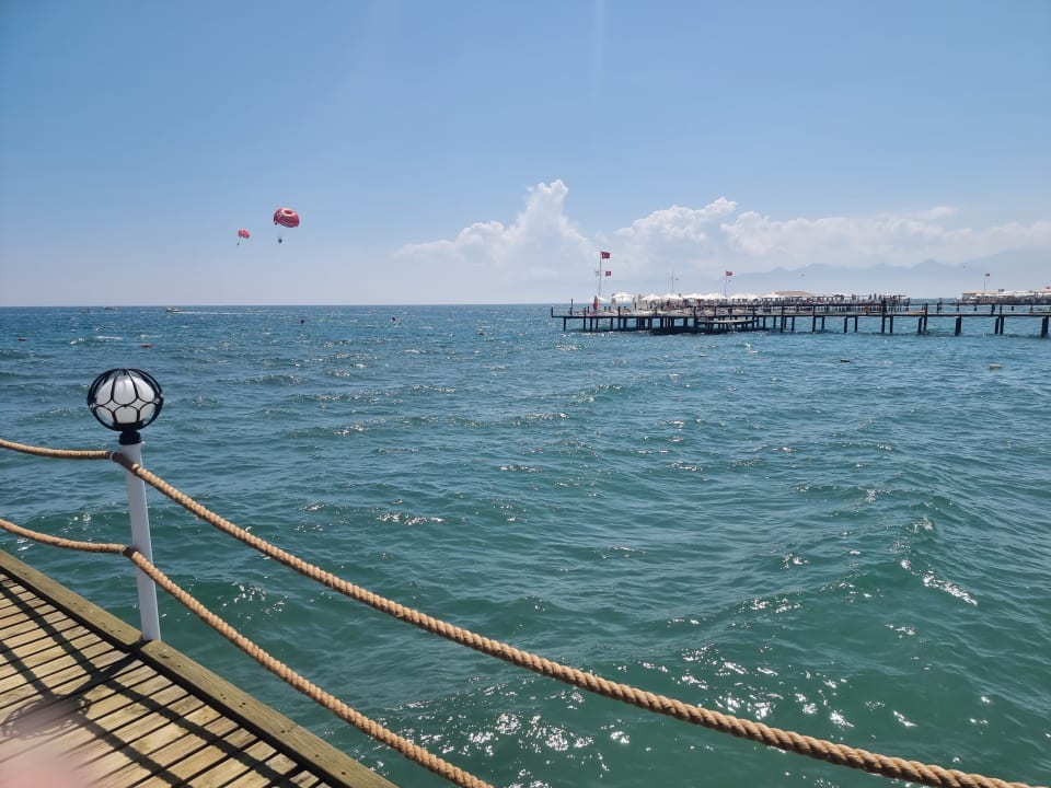 Strand Saturn Palace Resort Hotel