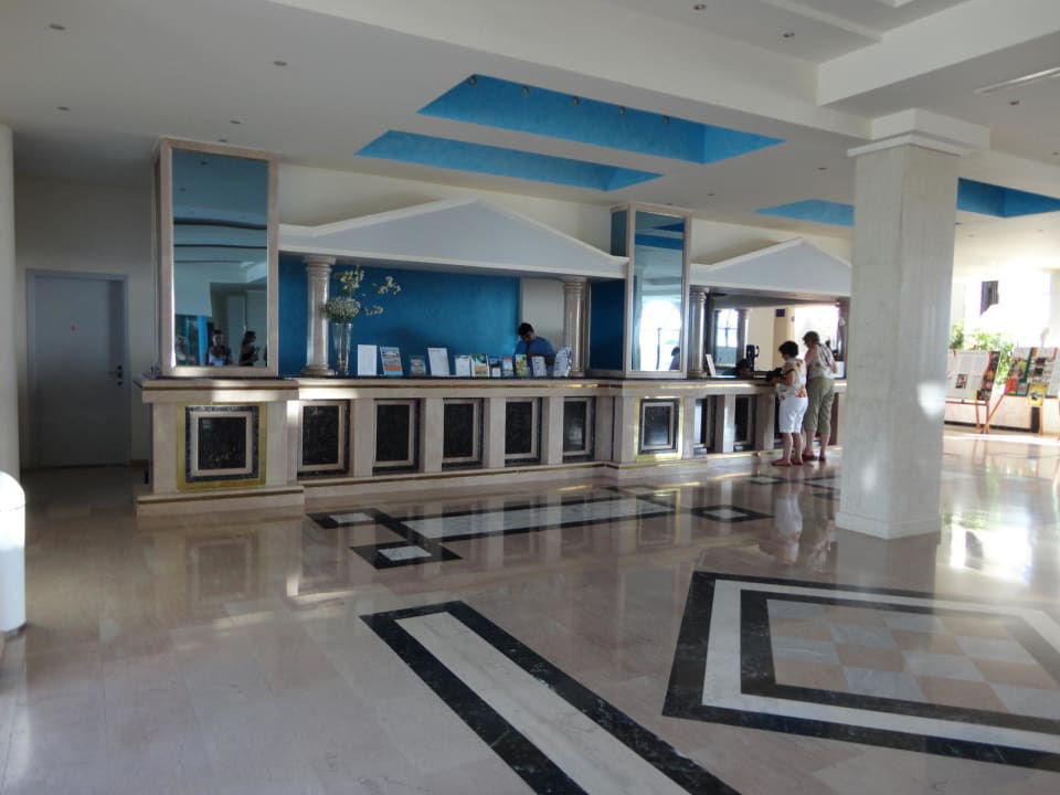 Recepcja Kresten Palace Hotel