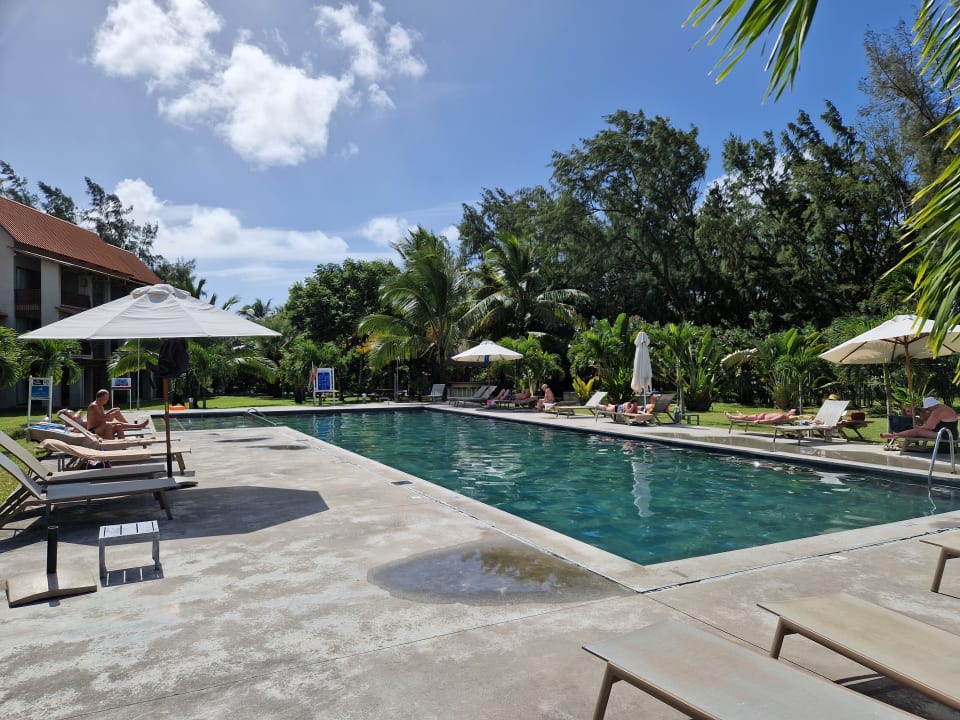 Pool Crystals Beach Resort Belle Mare, a member of Radisson Individuals