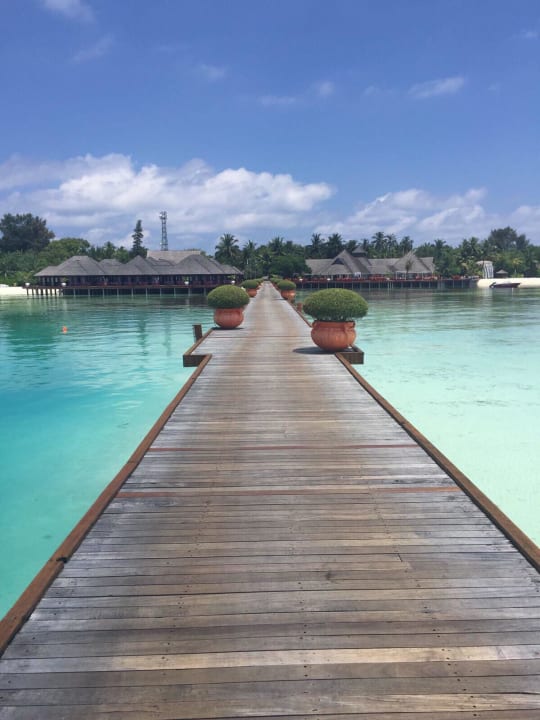 Blick vom Steg zum Restaurant Sun Siyam Olhuveli