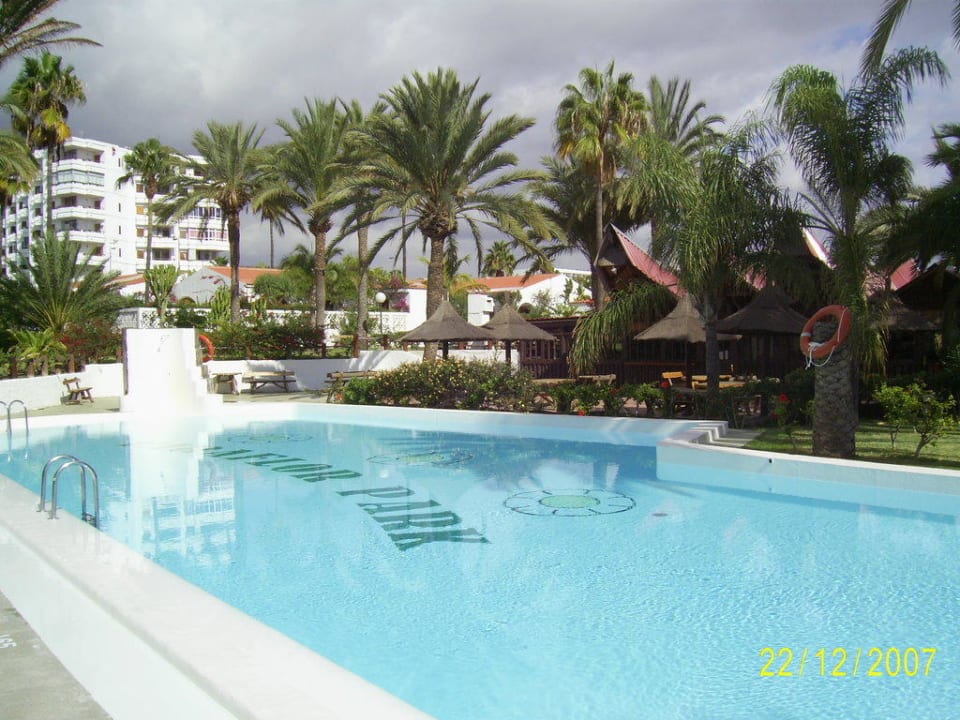 Pool HL Miraflor Suites Hotel