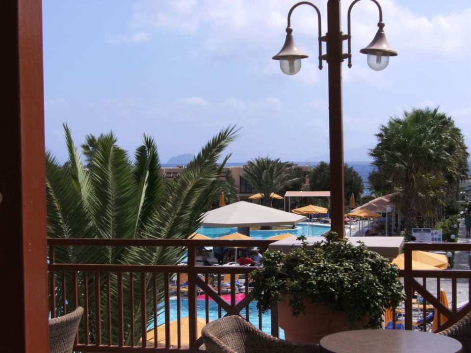 Blick zum Pool Porto Bello Beach