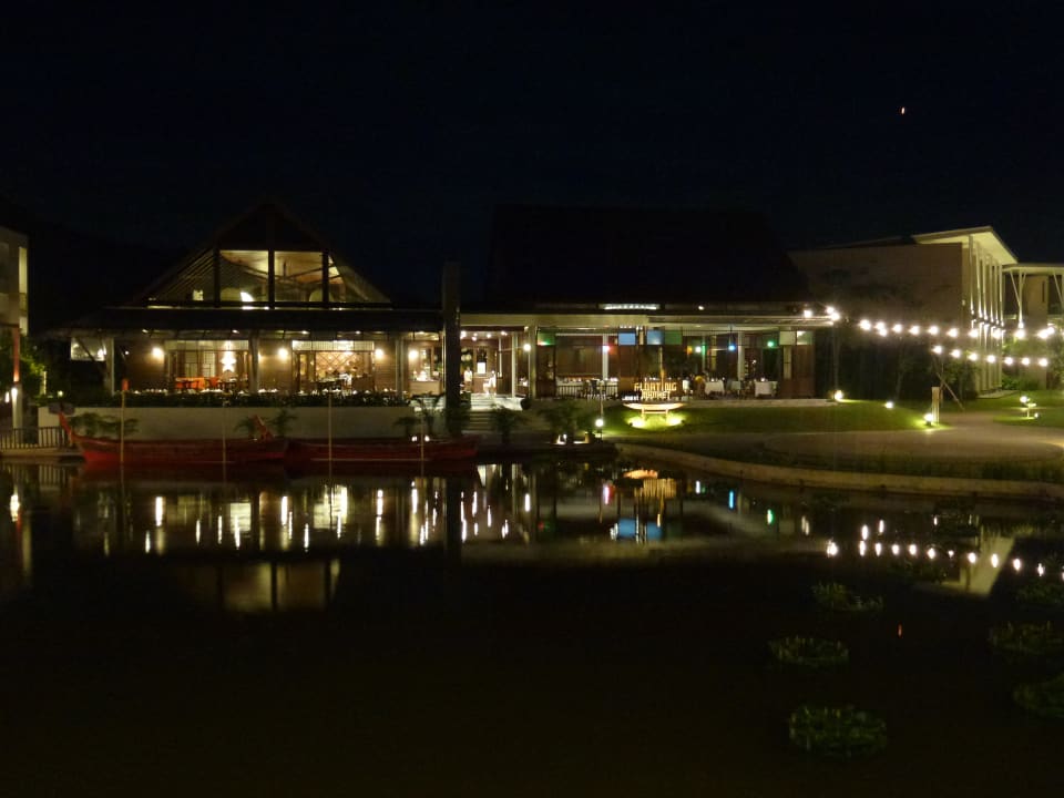 Abendstimmung im Hotel The Sands Khao Lak by Katathani