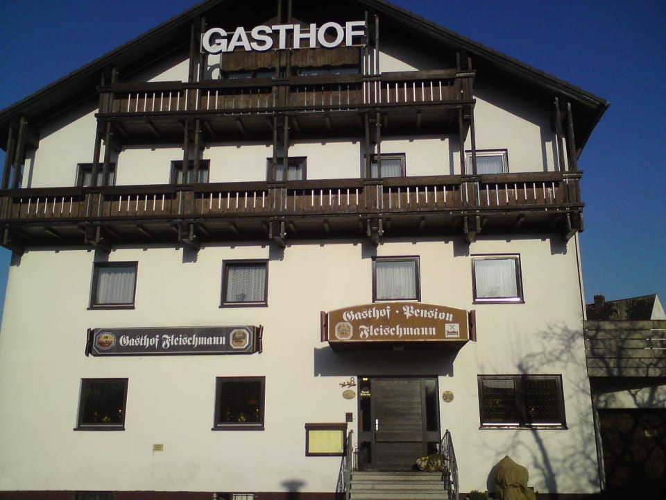 Gasthof Vorderansicht Gasthof Fleischmann