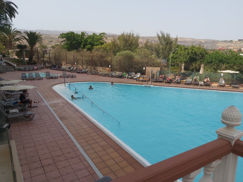 Pool Corona Roja
