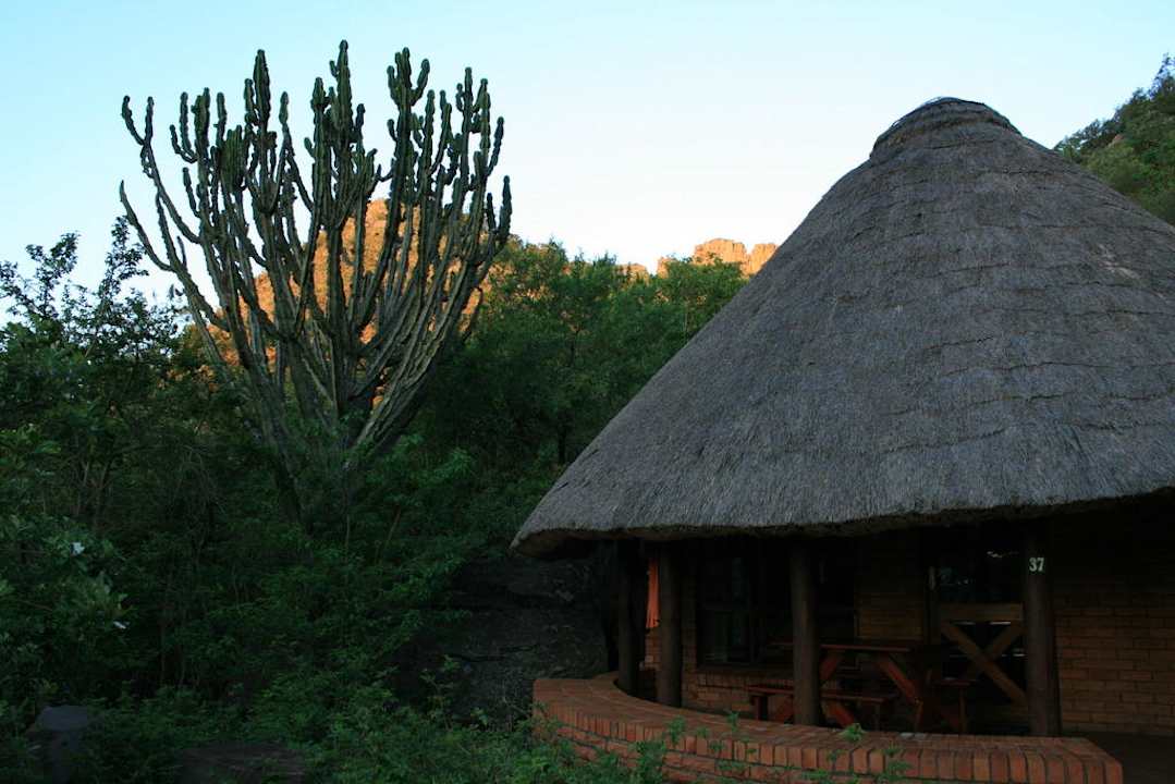 Außenansicht Chalet Ntshondwe Camp