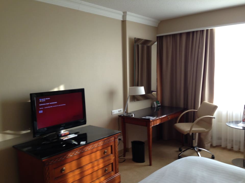 TV & Schreibtisch Warsaw Marriott Hotel