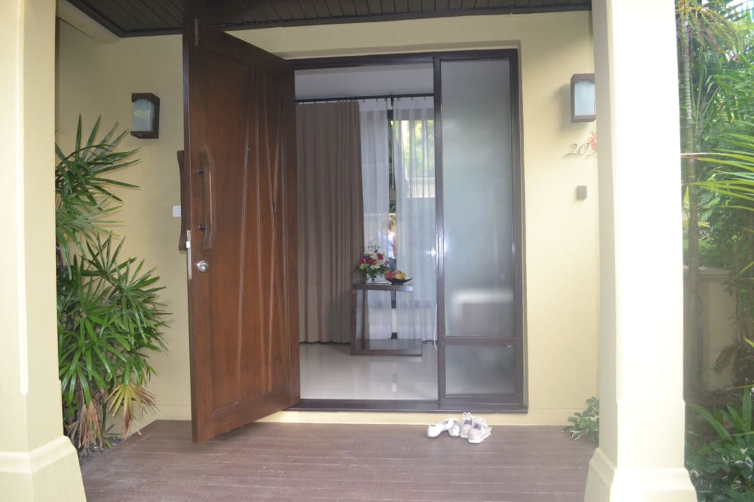 Eingangstür unserer Vila Tui Blue The Passage Samui Pool Villas & Beach Resort