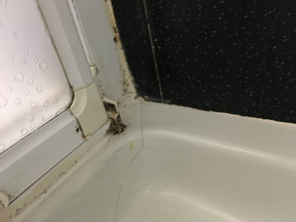 Schimmel in Dusche! Hotel Oliveto