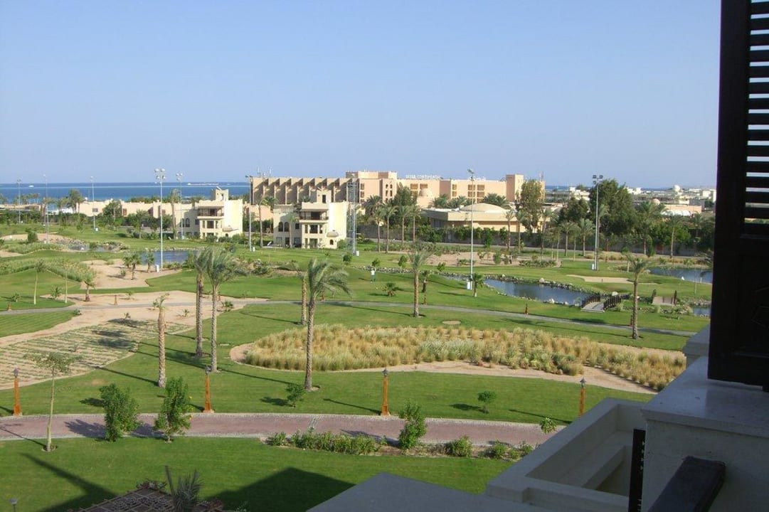 Blick vom Zimmer auf Golfplatz Steigenberger ALDAU Beach Hotel