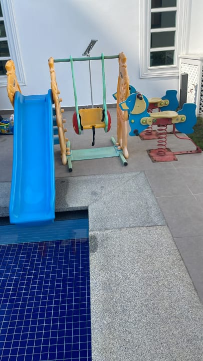 Pool Side Sunport Hotel & Spa
