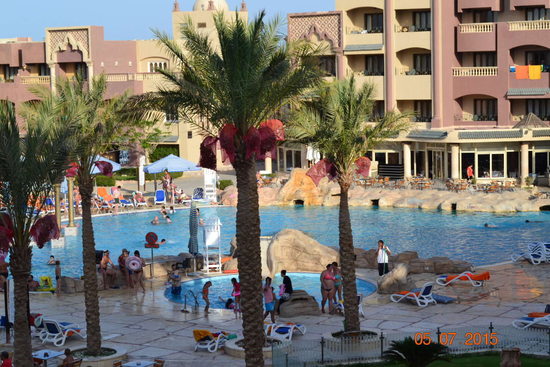 Взрослый и детский бассейны Sunny Days El Palacio Resort & Spa
