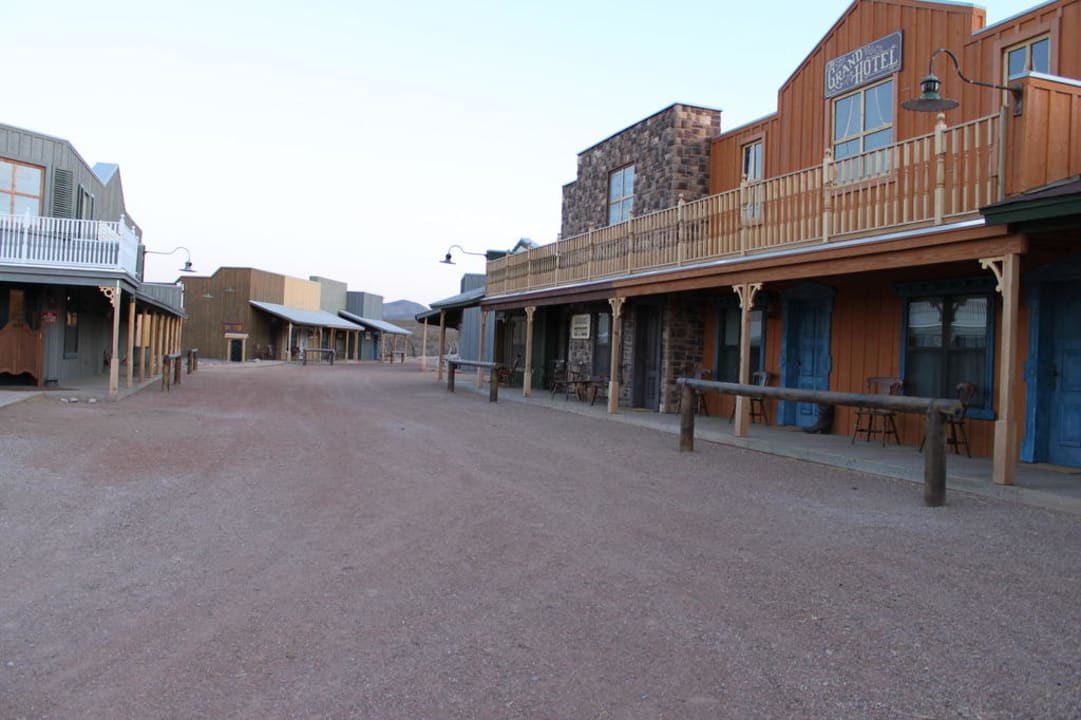 In diesen Gebüuden sind die Zimmer untergebracht Tombstone Monument Guest Ranch