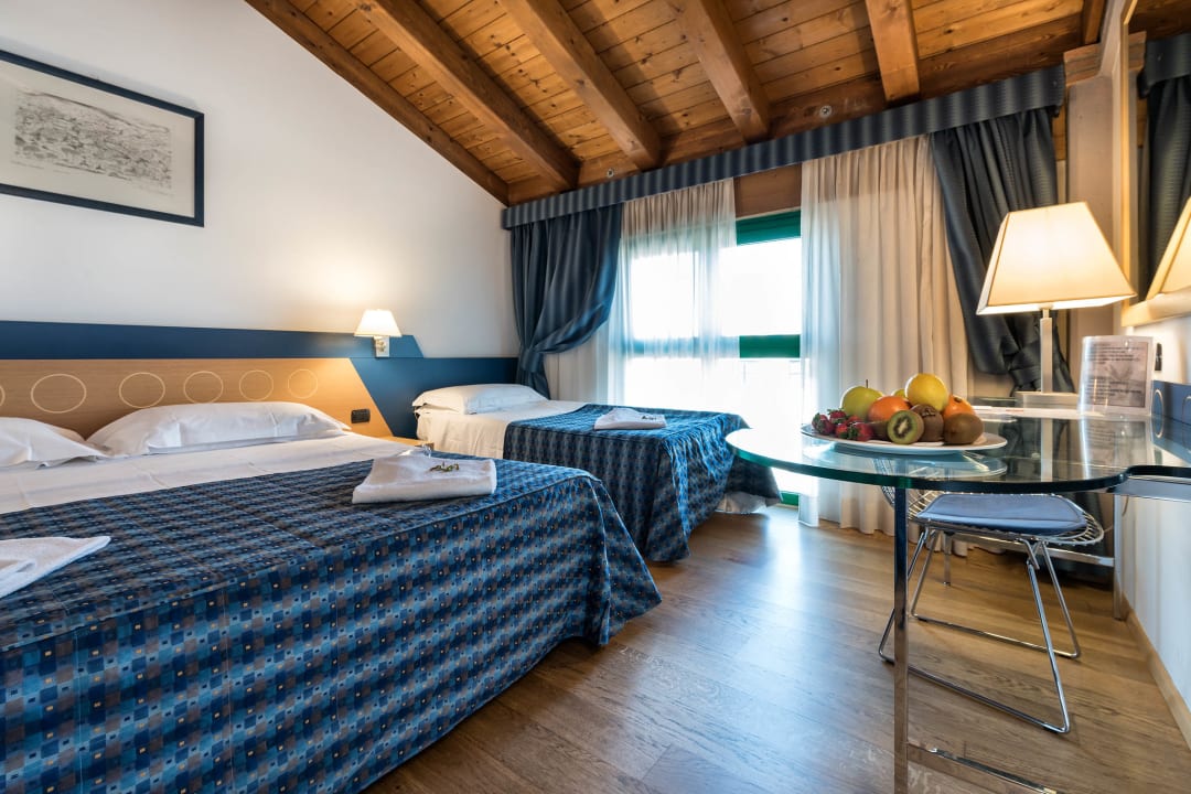 Zimmer West Point Airport Hotel