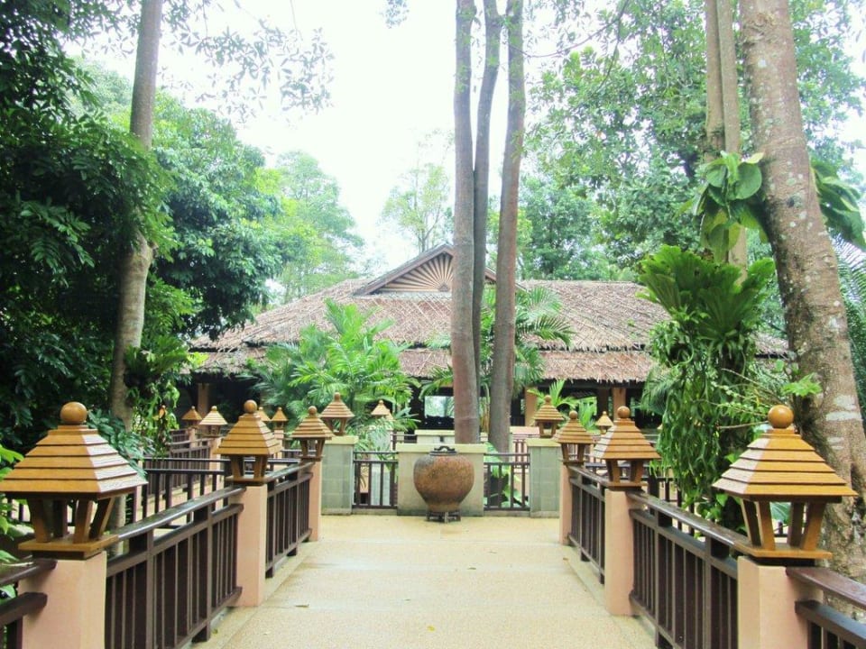 Weg zur Lobby Lounge Khao Lak Merlin Resort