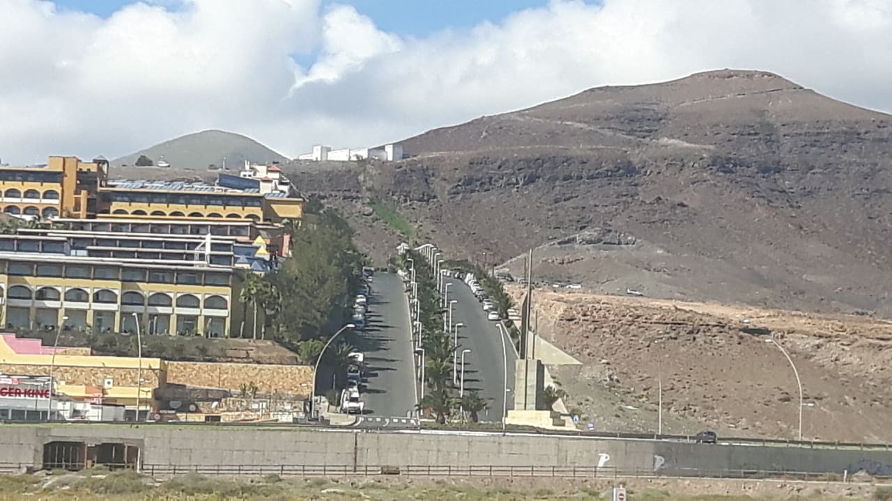 Berg rauf und runter zum Strand und zu den Geschäften Occidental Jandía Mar