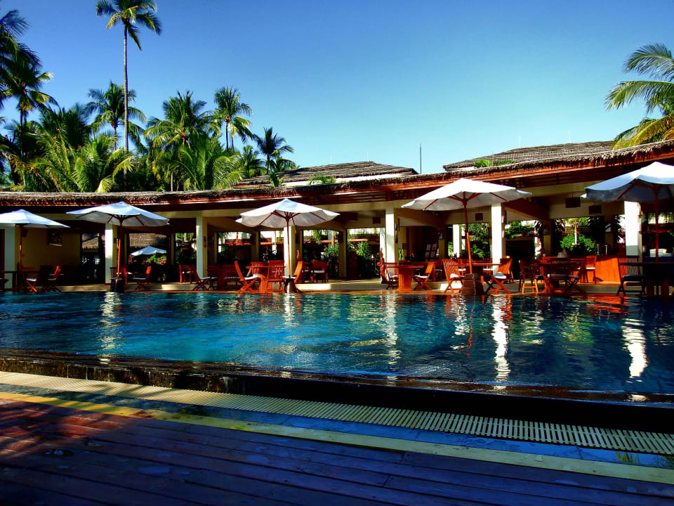 Pool Bayview - the beach resort