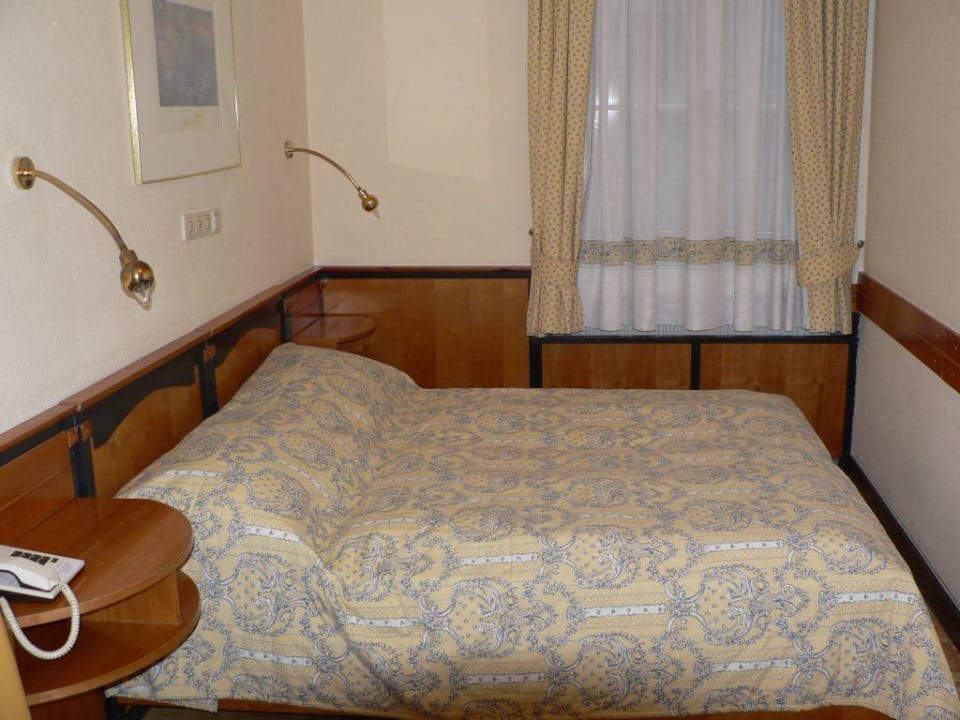 Уют по венски Carlton Opera Hotel