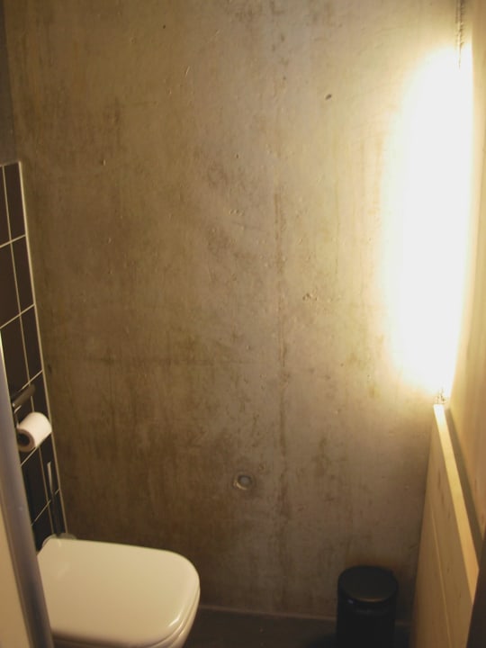 WC / Bierkisten Zimmer Best Western Plus Bierkulturhotel Schwanen