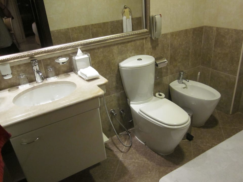 Badezimmer Two Seasons Hotel & Apartments