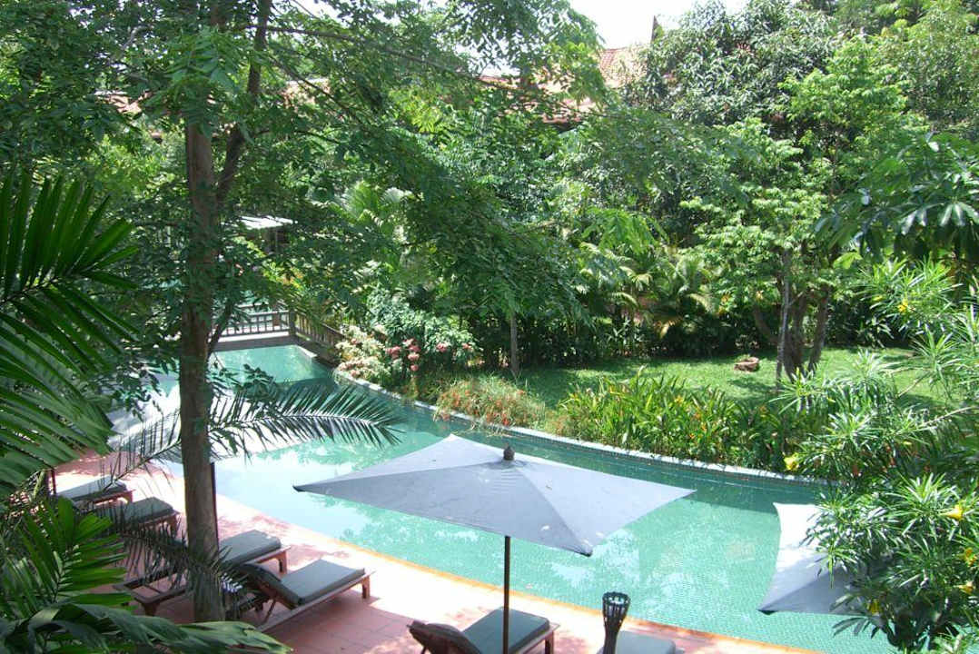 Blick vom Balkon auf Pool/Garten Angkor Village Resort
