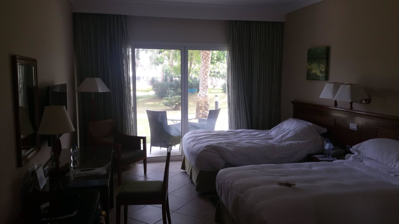 Doppelzimmer mit Blick ins Grün Fujairah Rotana Resort & Spa