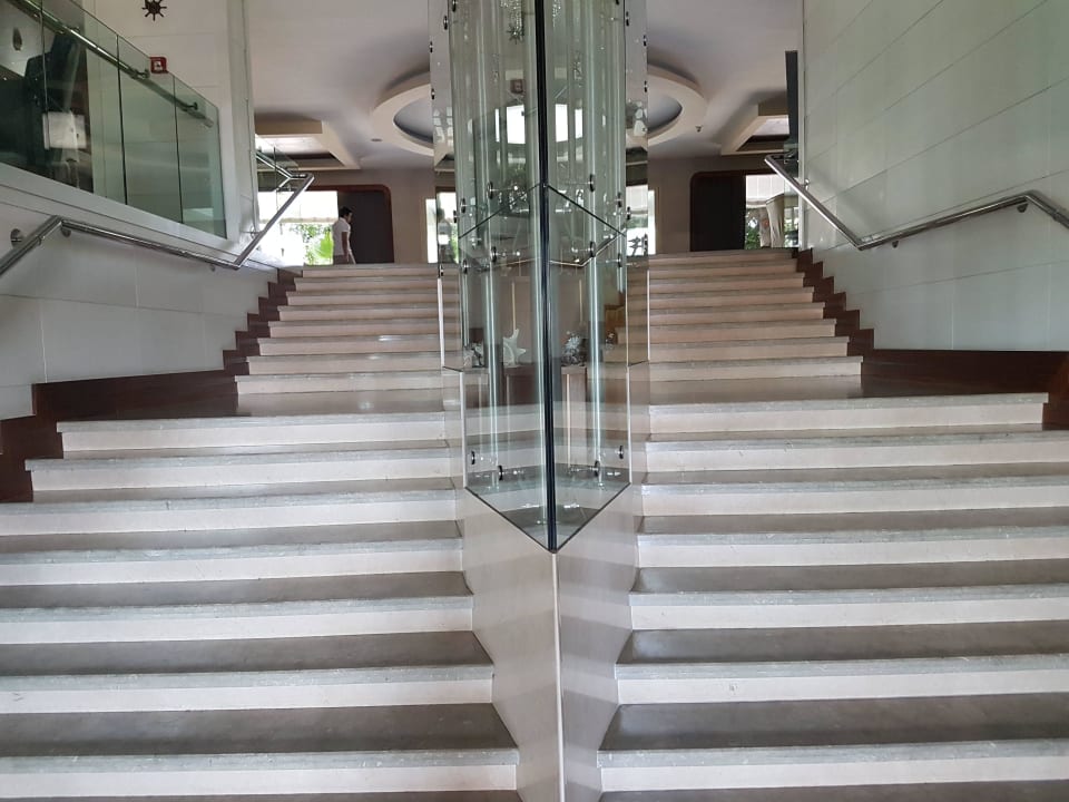 Treppe zur Lobby Hotel Grand Side