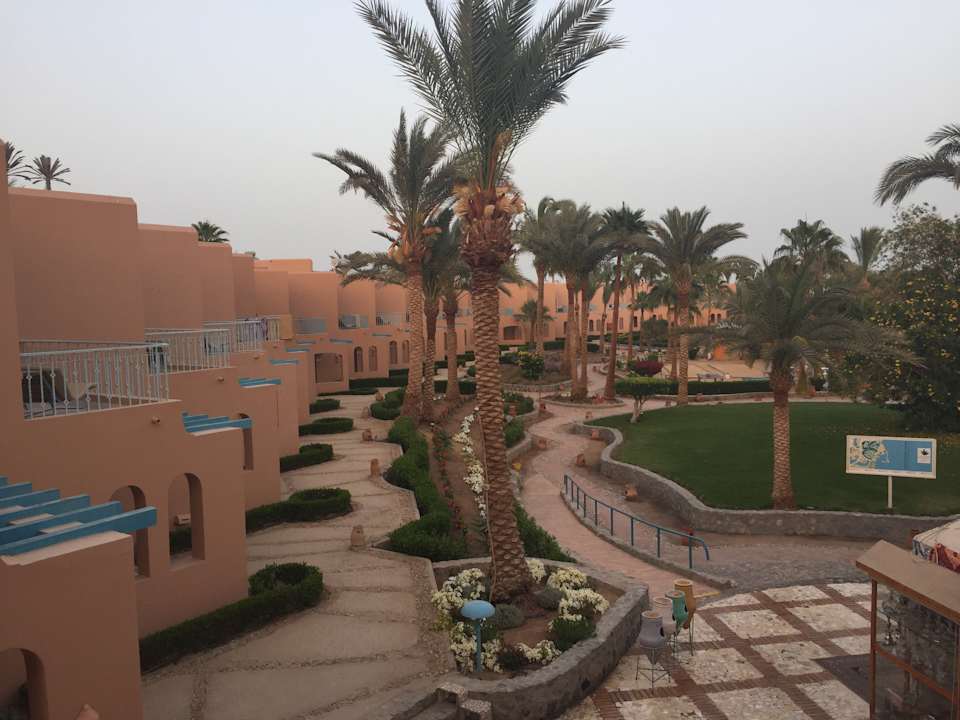 Blick mit Terrassen und Garten Club Paradisio El Gouna, Red Sea