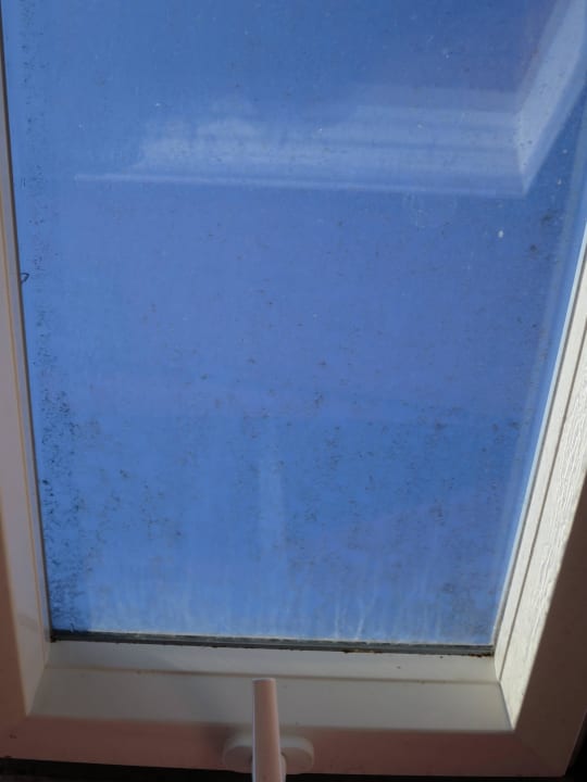 Total dreckiges Badfenster Hotel Garni Gerberhof