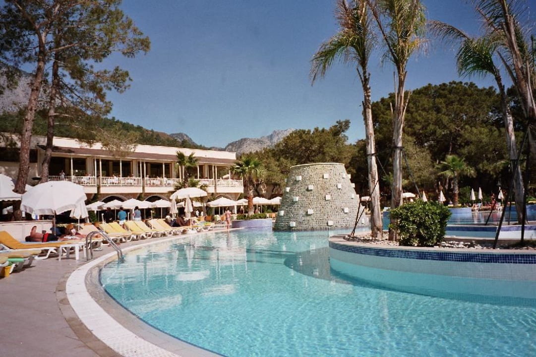Pool mit Restaurant Kimeros Park Holiday Village
