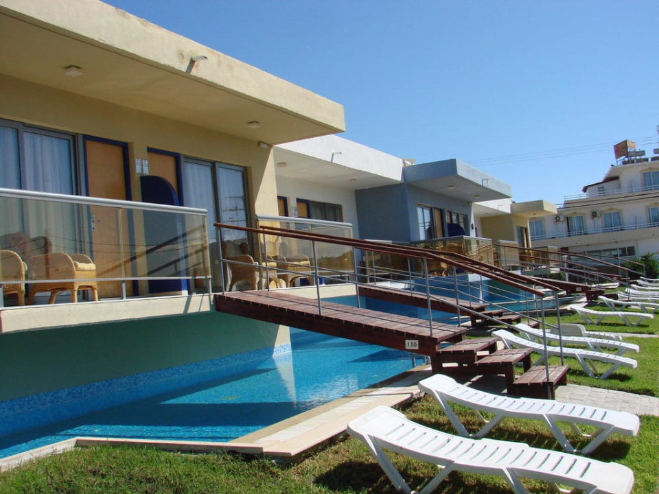 Zugang zu unserem Zimmer mit Privatpool All Senses Ocean Blue Sea Side Resort & Spa