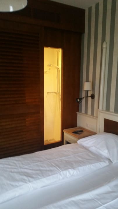 Dusche mit Durchblick  Hotel Bell Rock Europa-Park